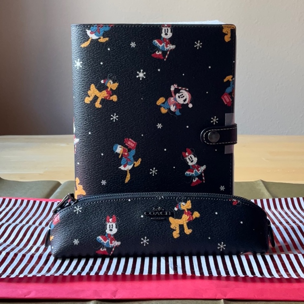 🎁 DISNEY X COACH NOTEBOOK & PENCIL CASE & DUSTCOVER WITH HOLIDAY PRINT 🎁 - Picture 1 of 16